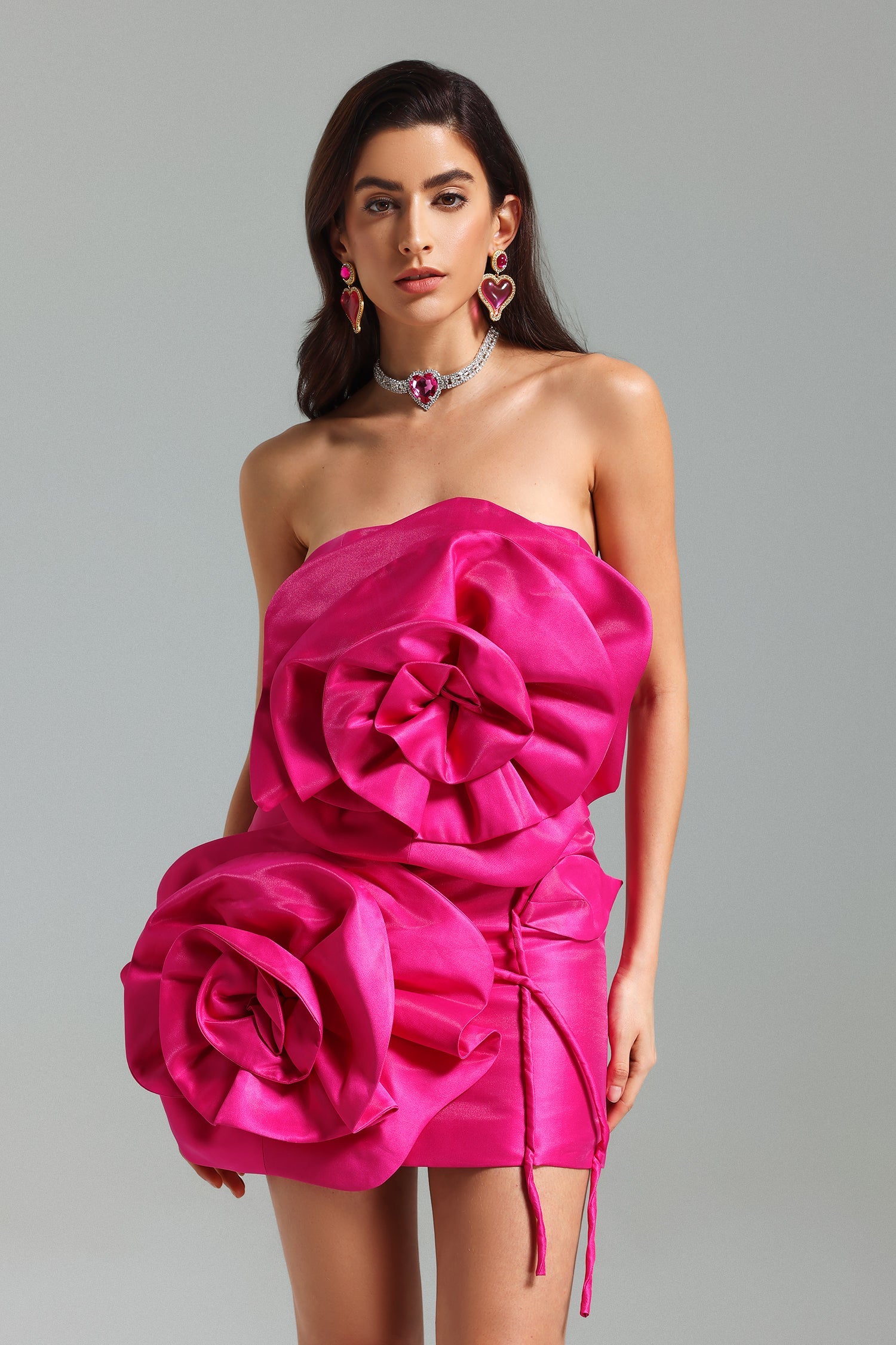 Vestido elegante corto color rosa flores en relieve – Modascay
