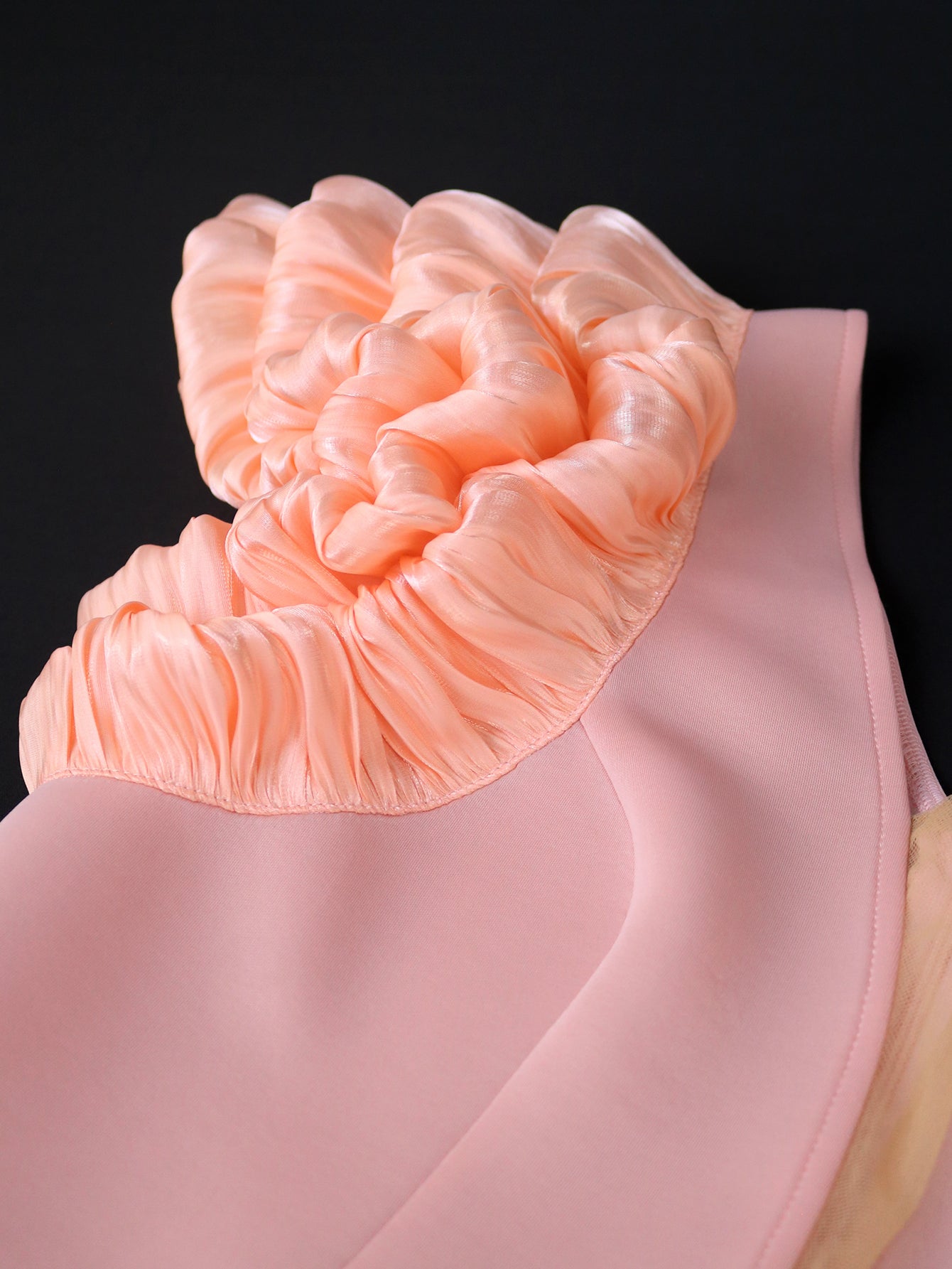 Vestido rosa detalle hombros