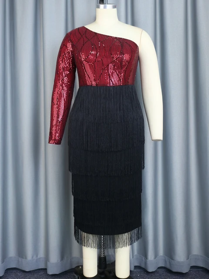 Vestido lentejuelas rojo  hombro descubierto falda de flecos negro