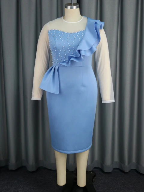 Vestido azul con detalles en perlas blancas y vuelos / lucybl