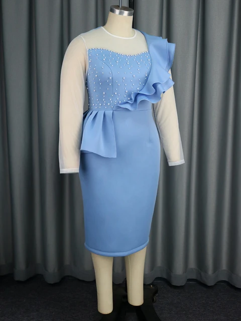 Vestido azul con detalles en perlas blancas y vuelos / lucybl