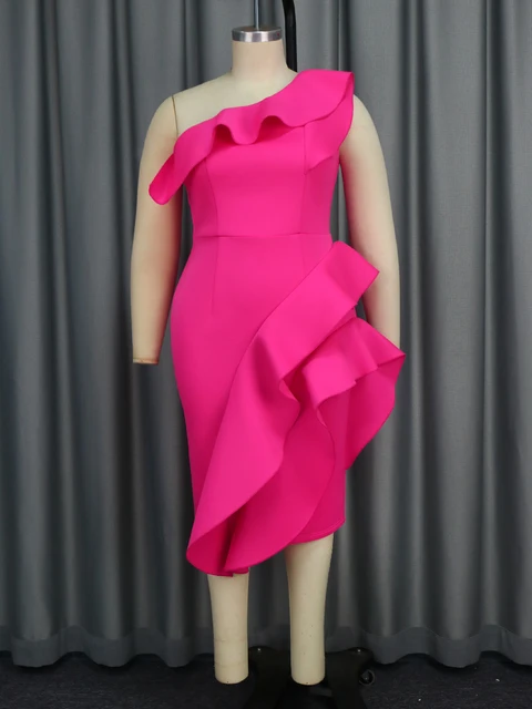 Vestido bandage rosa con vuelos y hombro descubierto / Aome