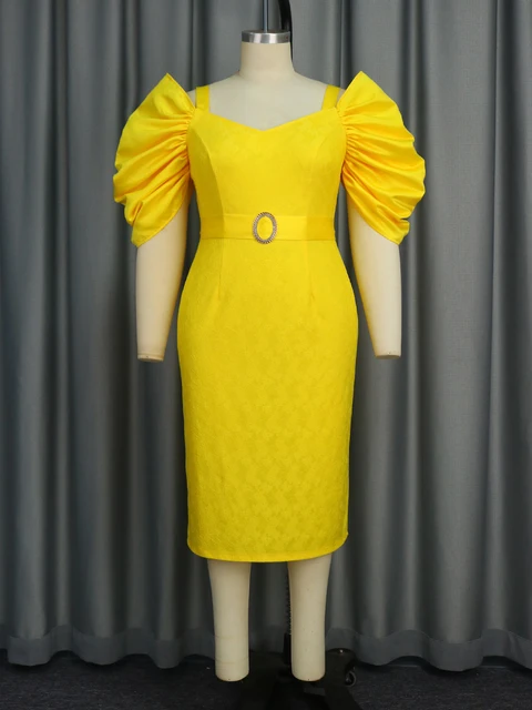 Vestido Amarillo con cinto , tela en encaje / aome