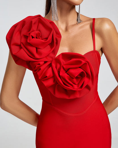 Vestido bandage rojo, con flores en relieve en escote ,ajuste en corset