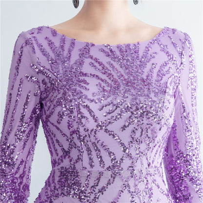 Vestido de gala color Lila manga larga con detalle en plumas y lentejuela / Bella