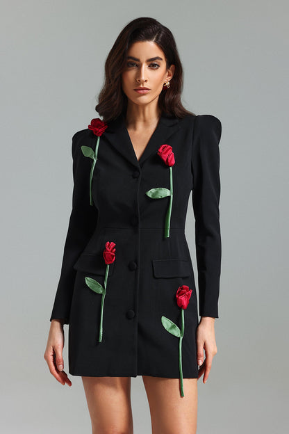 Blazer negra larga , con rosas en relieve