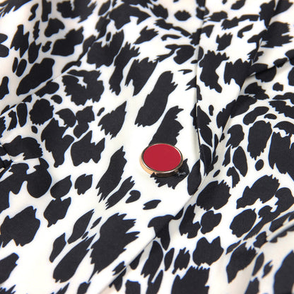 Blazer animal print con detalle botón en color rojo