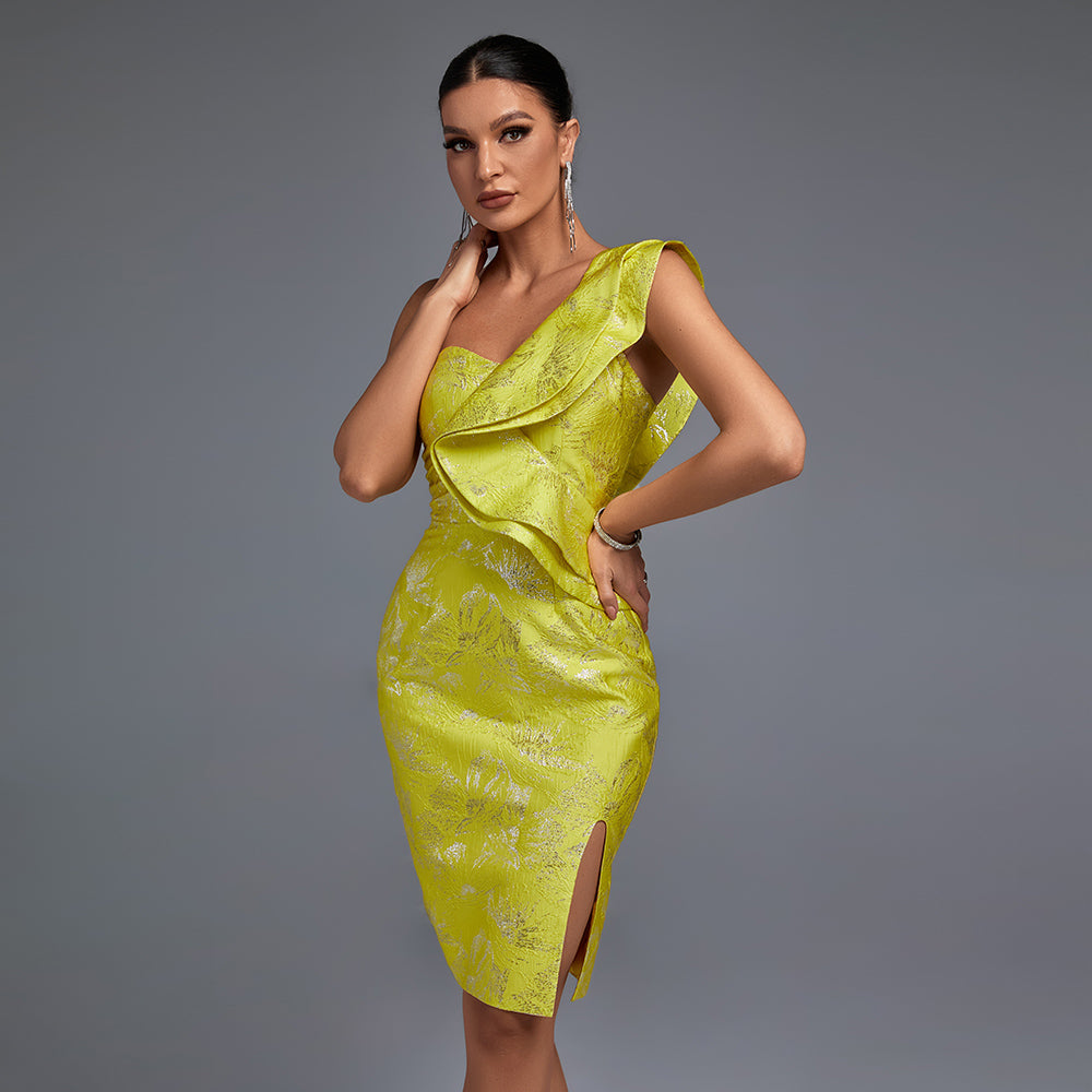 Vestido invitada amarillo con vuelos en hombro