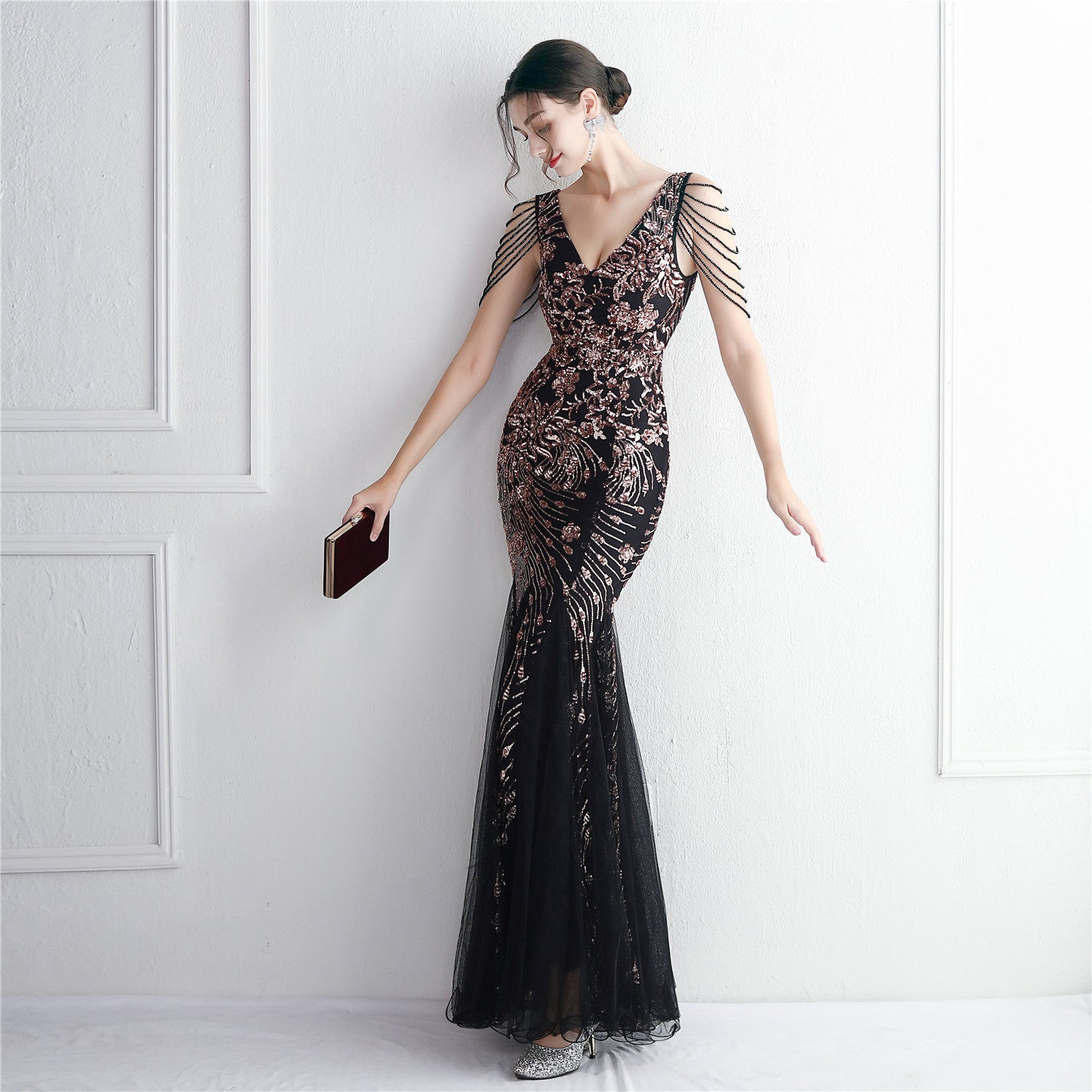 Vestido de gala negro y dorado con lentejuelas doradas Bella