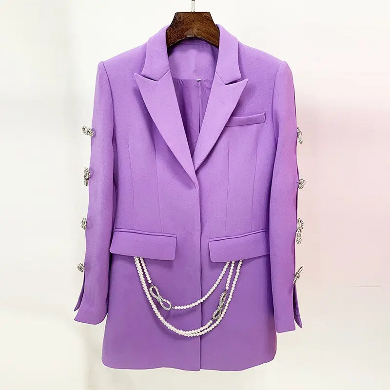 Blazer Lila con cadena de perlas disponible también en Rosa