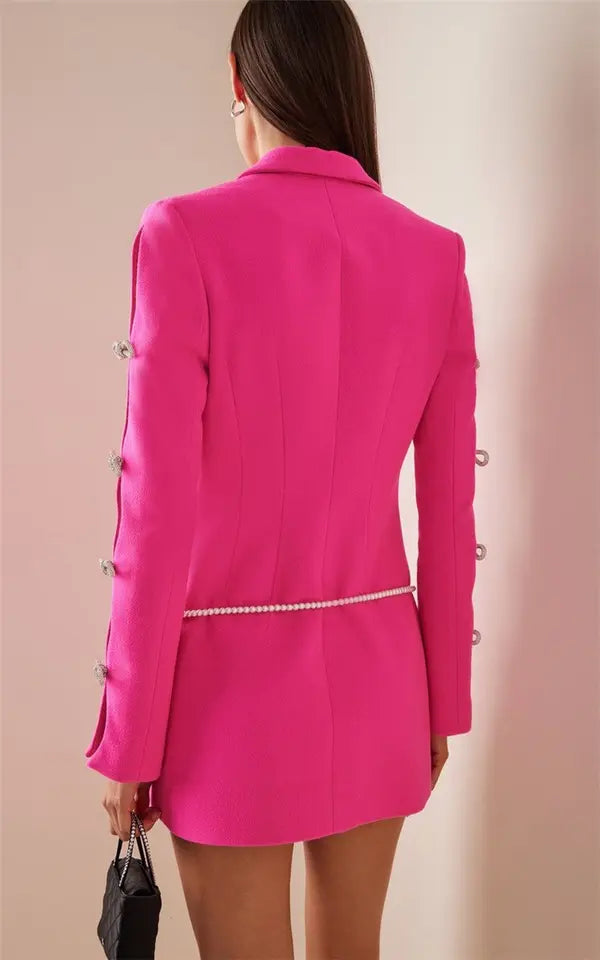 Blazer Rosa con cadena de perlas disponible también en lila