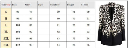 Blazer animal print con detalle botón en color rojo