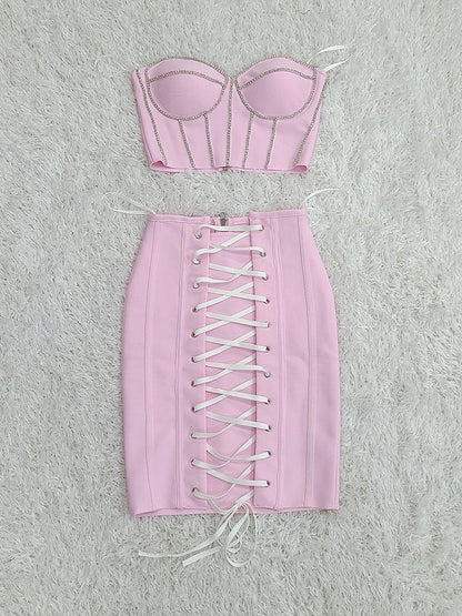 Conjunto dos piezas color rosa con lazada blanca en falda