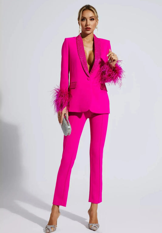 Conjunto Blazers con pantalón a juego detalle de plumas color rosa