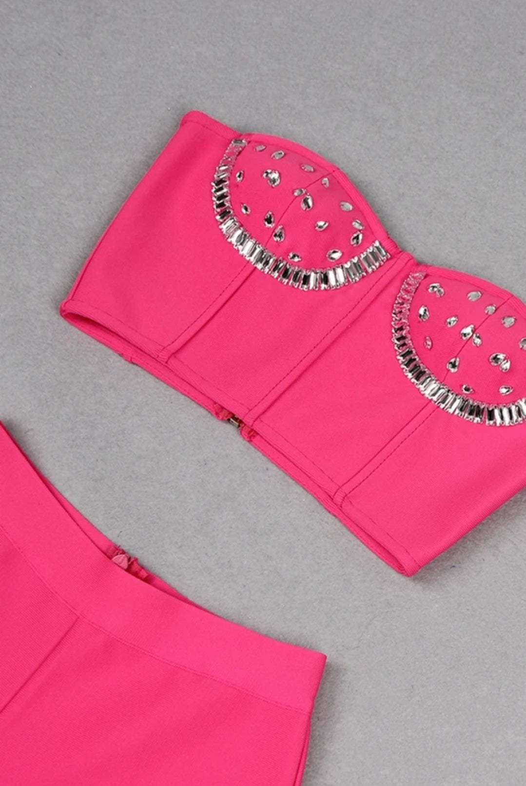 Conjunto top + pantalón rosa detalle plateados