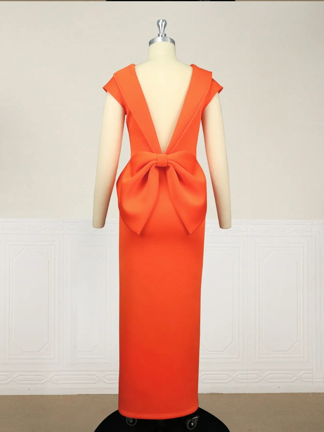 Vestido naranja  espalda descubierta con detalle en lazo