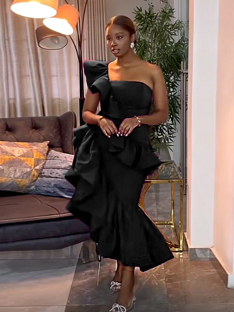 Vestido con diseño en vuelos disponible en varios colores