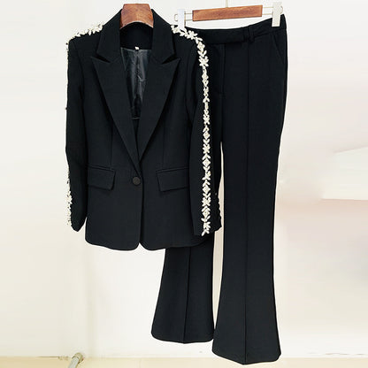 Conjunto blazer + pantalón disponible en negro y blanco con brillos en mangas