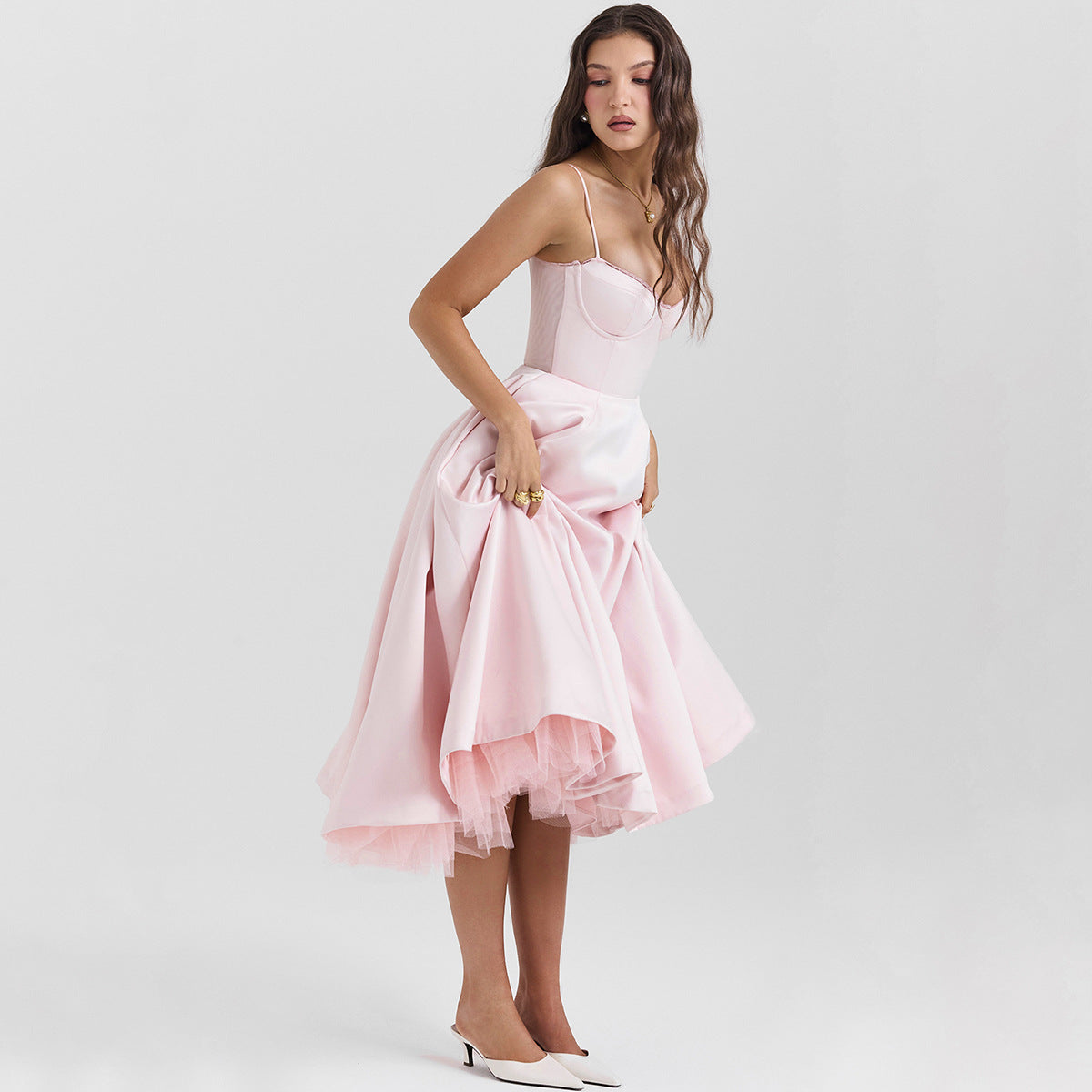 Vestido color Rosa con tul en falda , vestido bajo con corte elegante , encaje en escote.