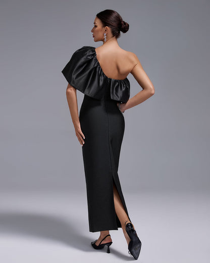Vestido bandage largo negro hombro descubierto , volante de seda