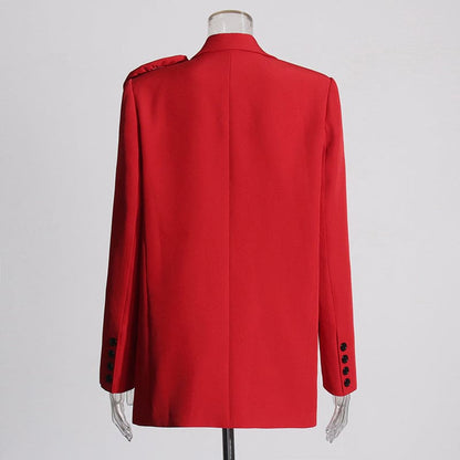 Blazer roja con flores en relieve