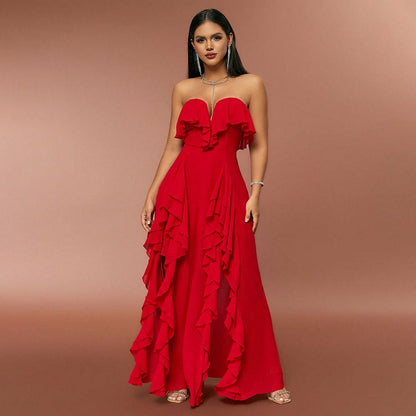 Vestido largo rojo, con vuelos en escote y falda