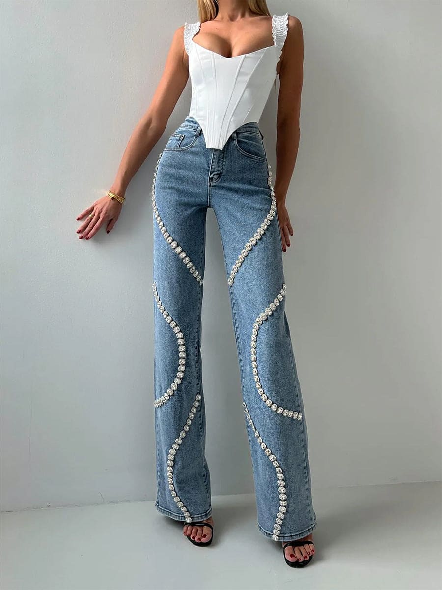 Jeans largos con tiro alto y detalles Diamond