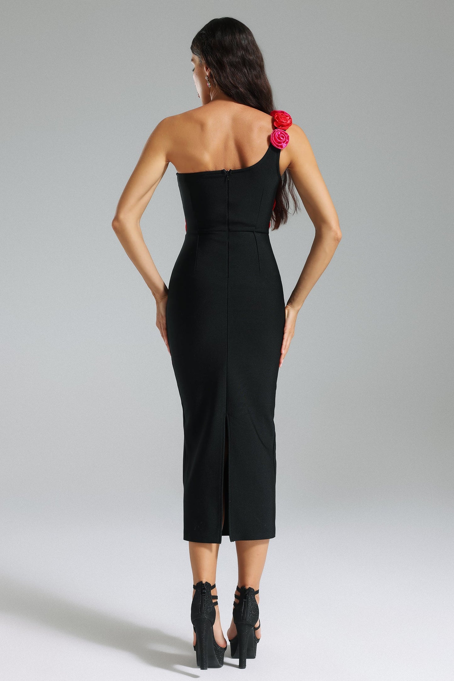 Vestido bandage fondo negro , detalle flores en relieve