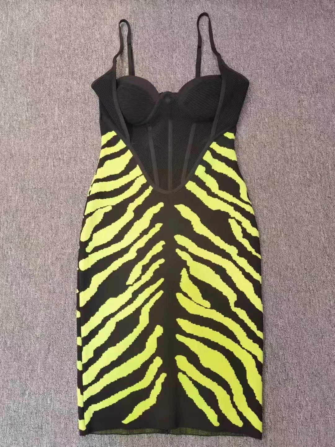 Vestido bandage estampado en  zebra negro y amarillo