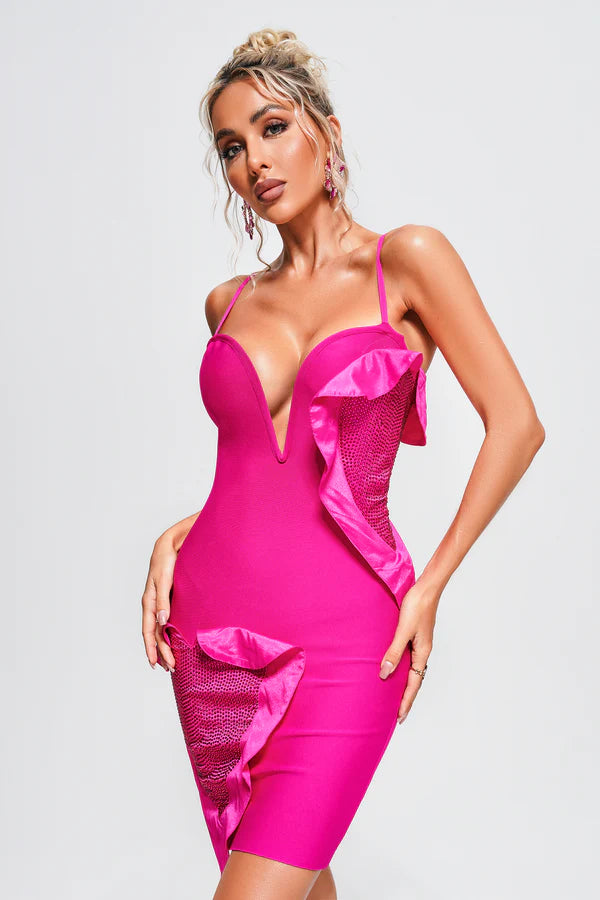 Vestido bandage color rosa detalle corazones