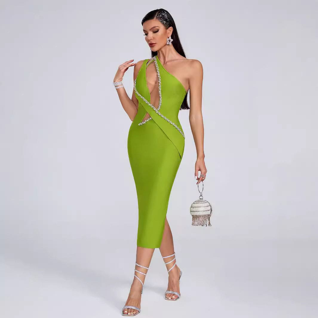 Vestido verde corte clásico con detalles en cristales sin manga