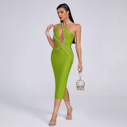 Vestido verde corte clásico con detalles en cristales sin manga