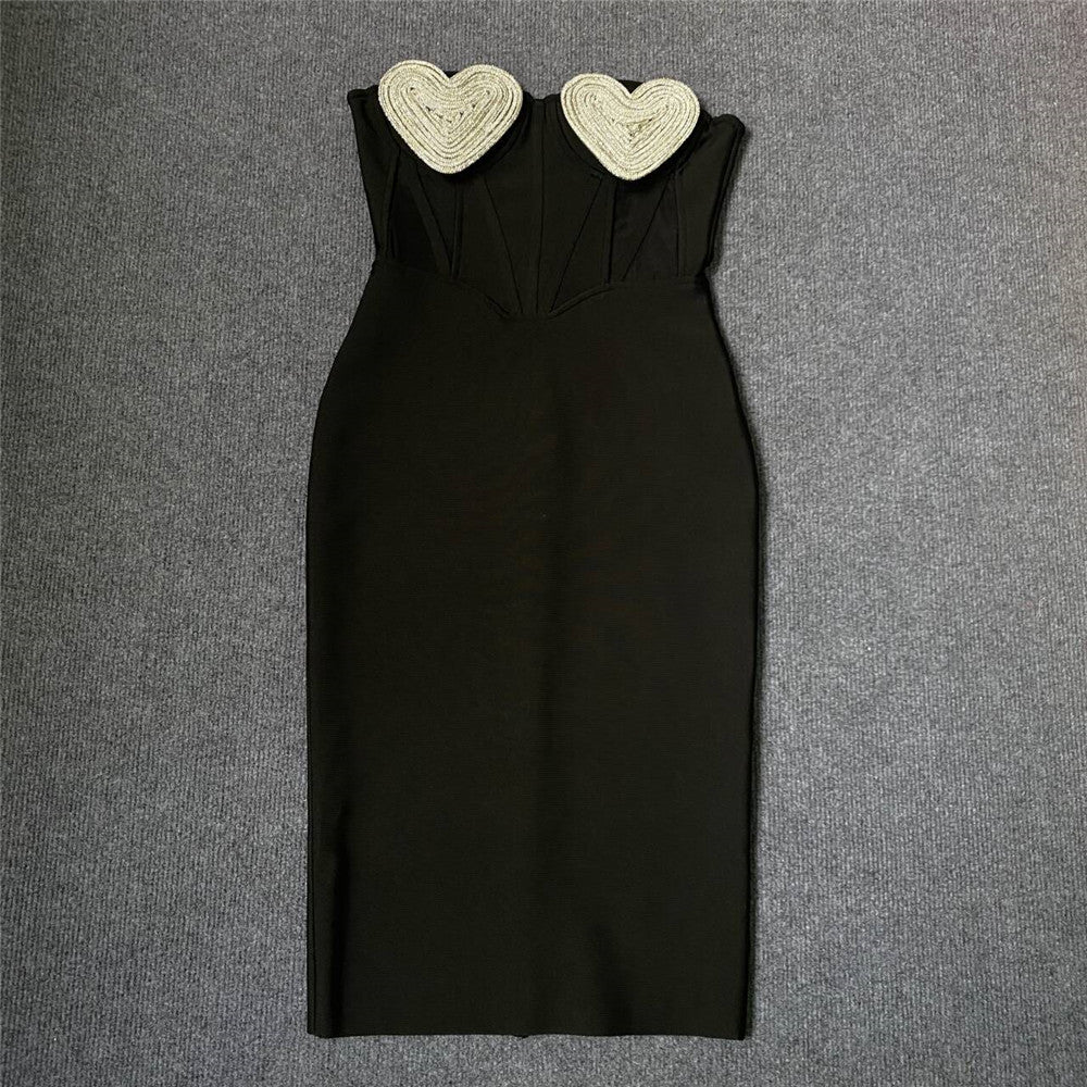 Vestido bandage negro con detalle de corazón plateado , acabado en corset