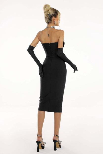 Vestido bandage negro con detalle de corazón plateado , acabado en corset