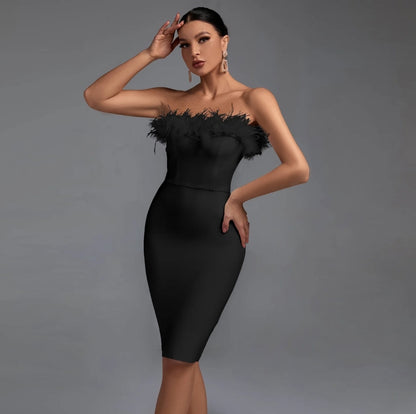 Vestido corto bandage negro con detalle en plumas