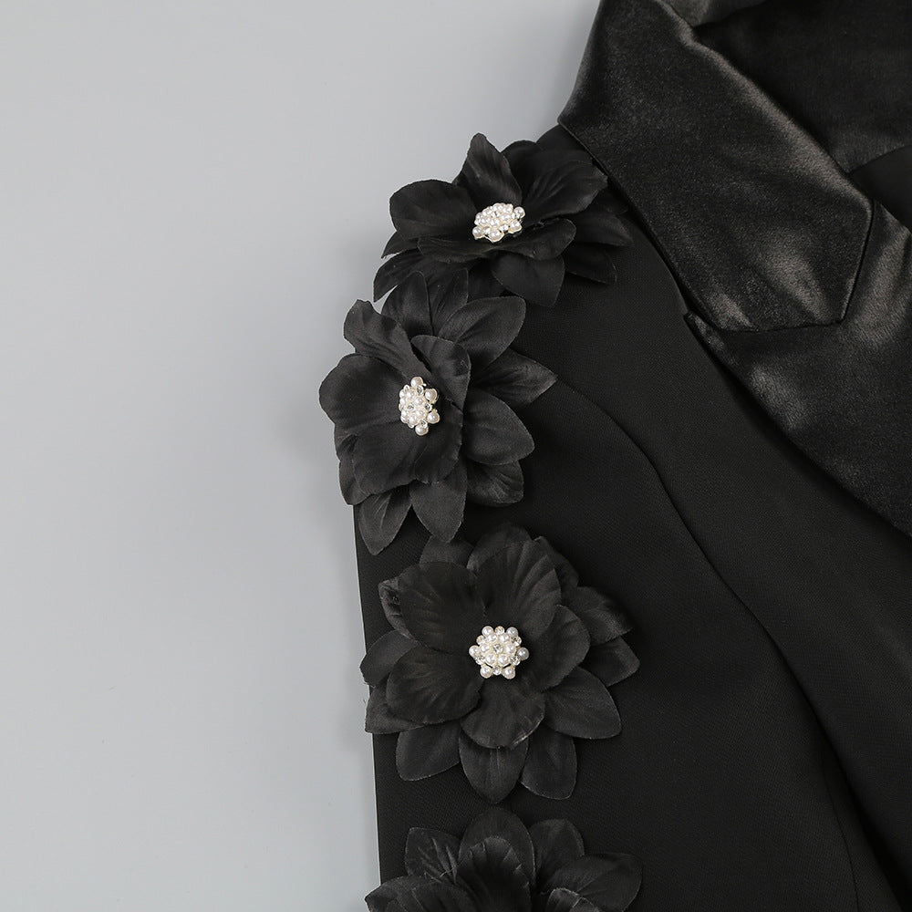 Blazer + pantalón color negro con flores en manga en perlas blancas