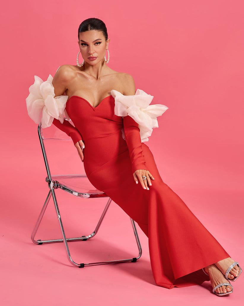 Vestido largo de bandage color rojo , y manga larga detalles en flores
