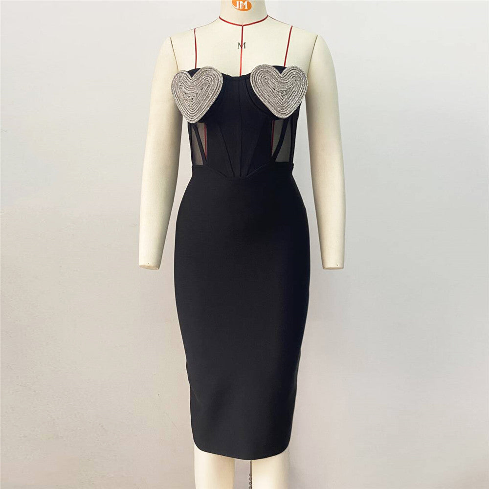 Vestido bandage negro con detalle de corazón plateado , acabado en corset