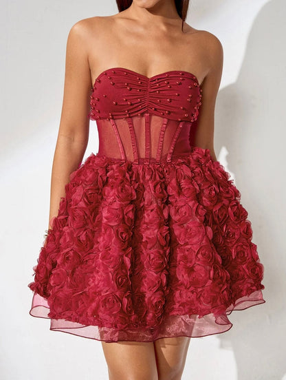Vestido rojo claret palabra de honor , perlas y rosas en falda