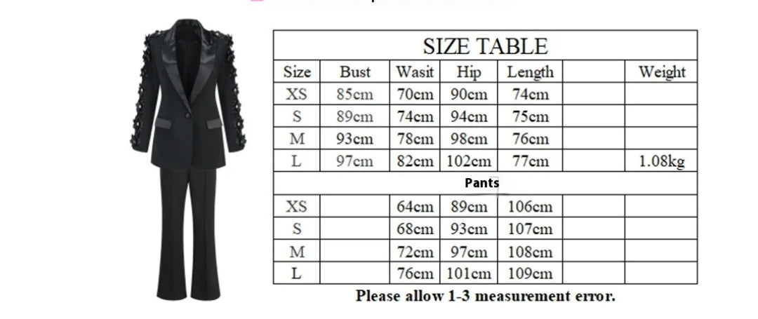 Blazer + pantalón color negro con flores en manga en perlas blancas