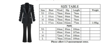 Blazer + pantalón color negro con flores en manga en perlas blancas