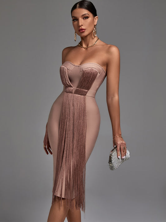 Vestido elegante con flecos